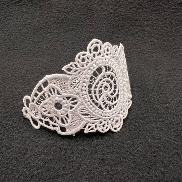 Homemade White Lace Bracelet With Silver Hardware - Picture 4 of 7